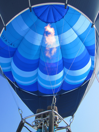 熱気球フライト/スノーシューハイキング1Dayツアー